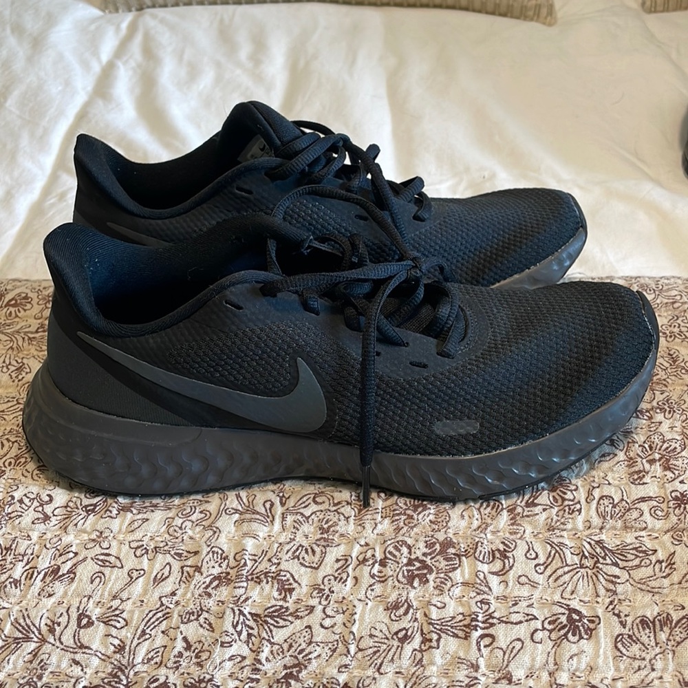 All Black NIKE Running Shoes Sneakers 👟